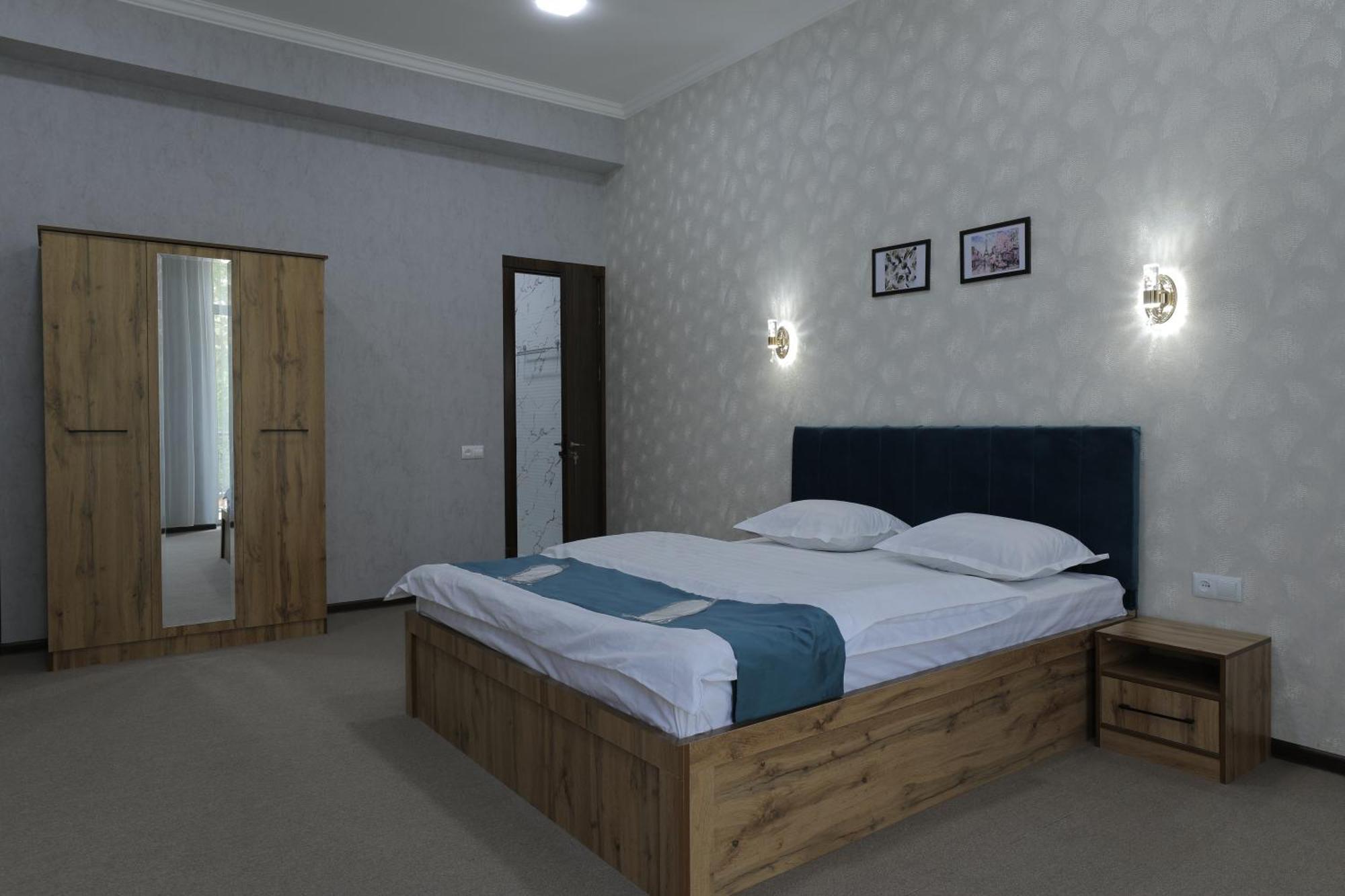Resident Hotel Tashkent Bagian luar foto