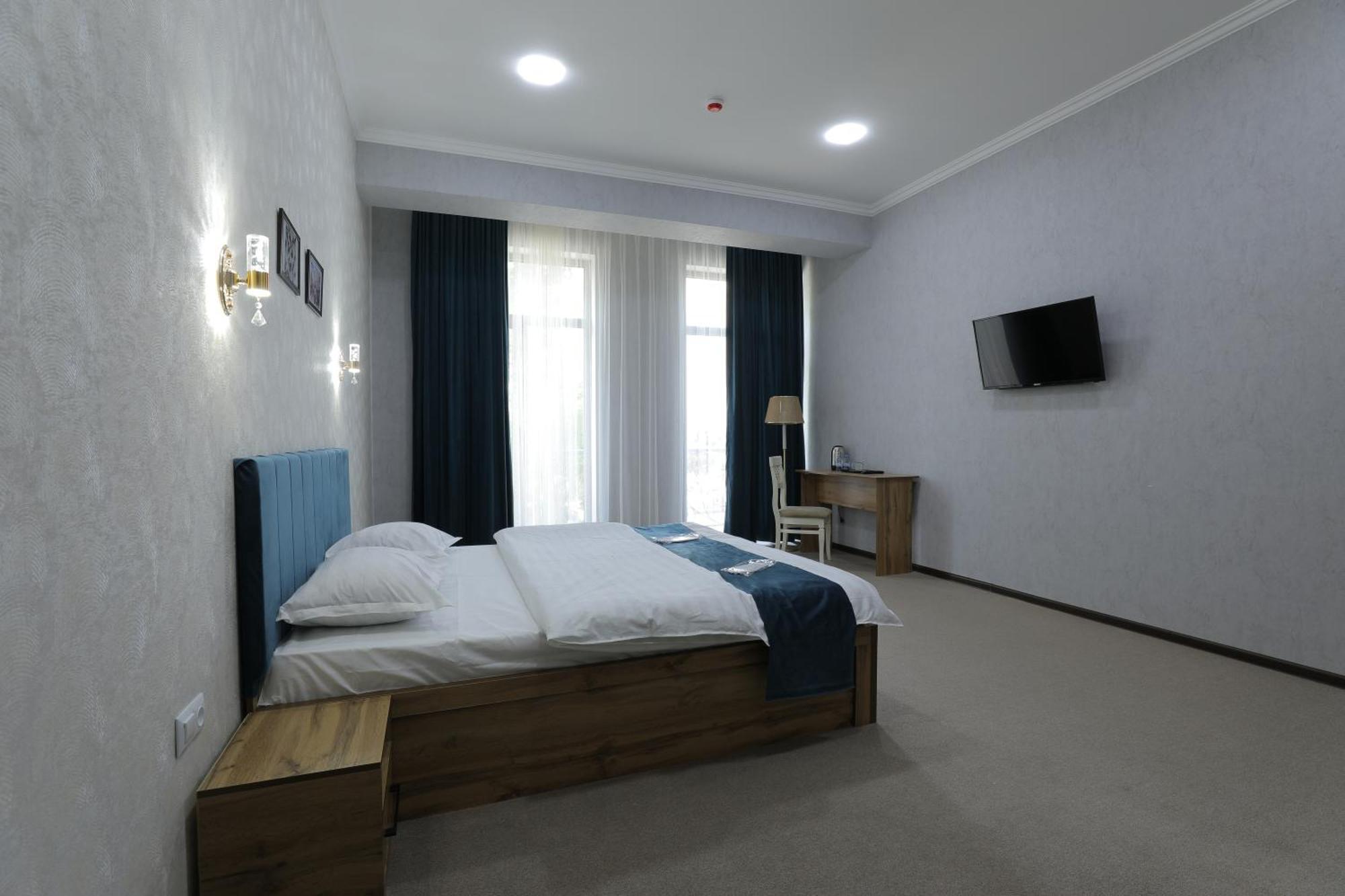 Resident Hotel Tashkent Bagian luar foto