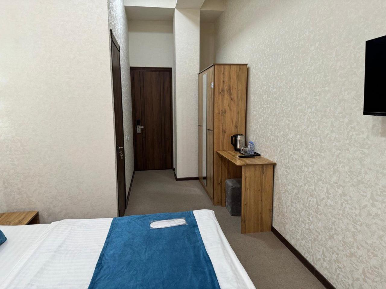 Resident Hotel Tashkent Bagian luar foto