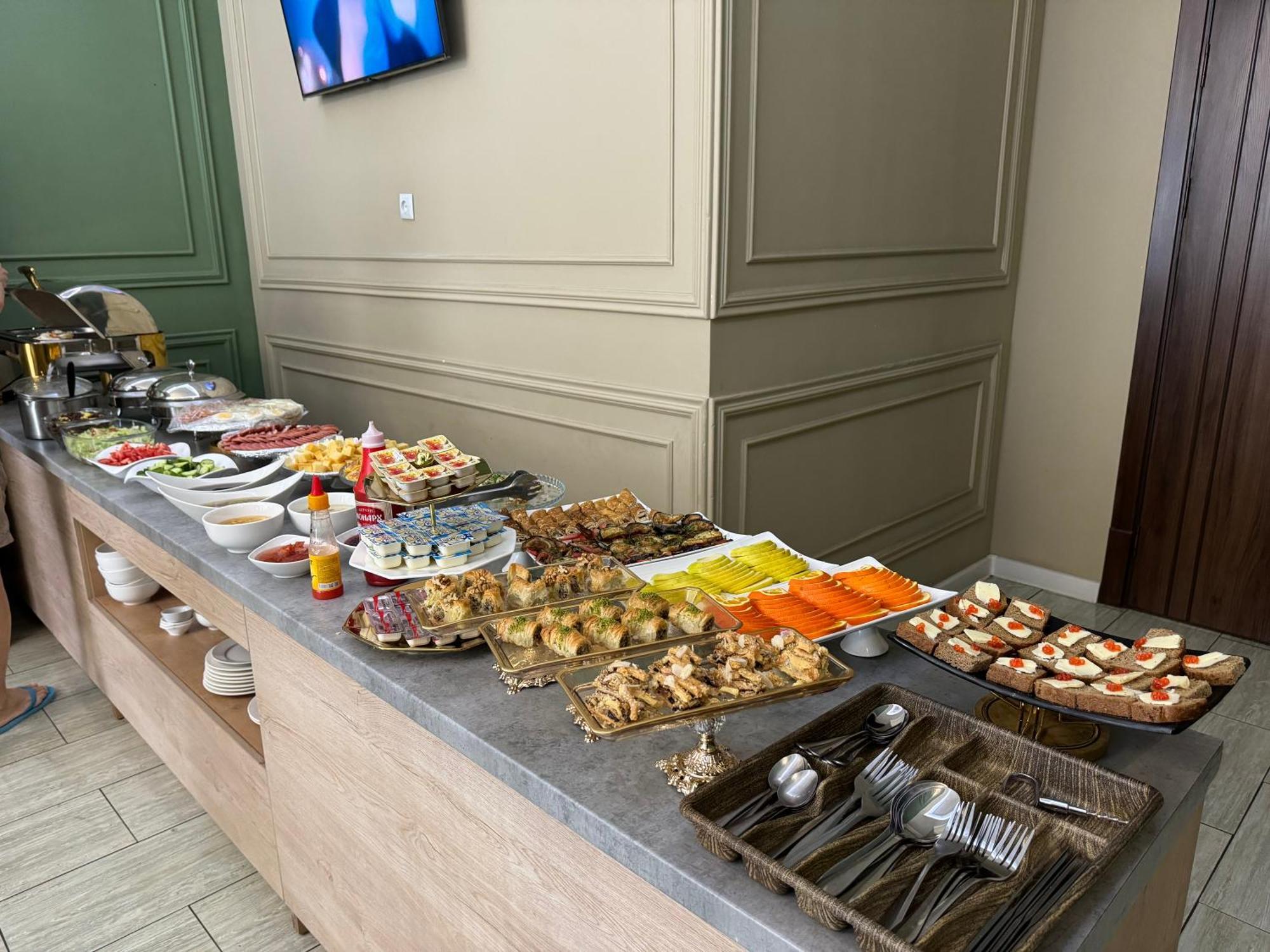 Resident Hotel Tashkent Bagian luar foto